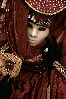 Scenes_from_the_2004_Carnivale_in_Venice_(IMG_4646a)_(2764781874)